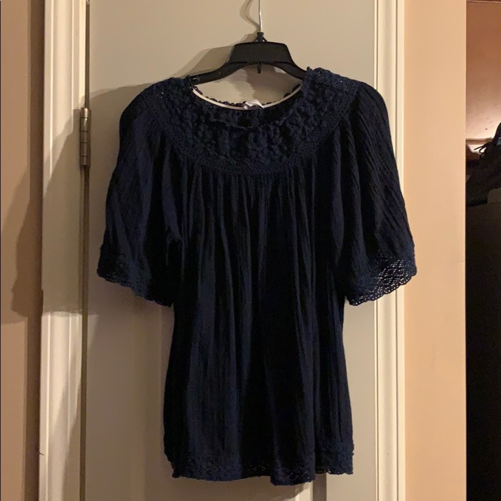 Crown & Ivy top